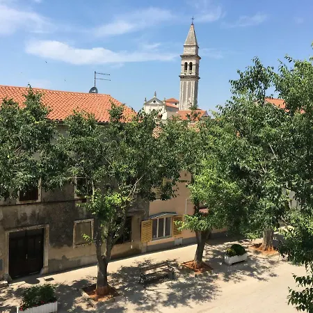 Bronza شقة *